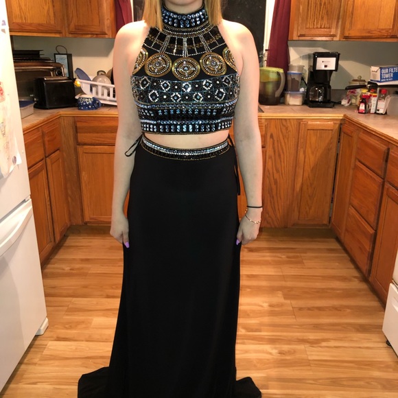 Beautiful Sherri hill prom dress - Picture 2 of 3